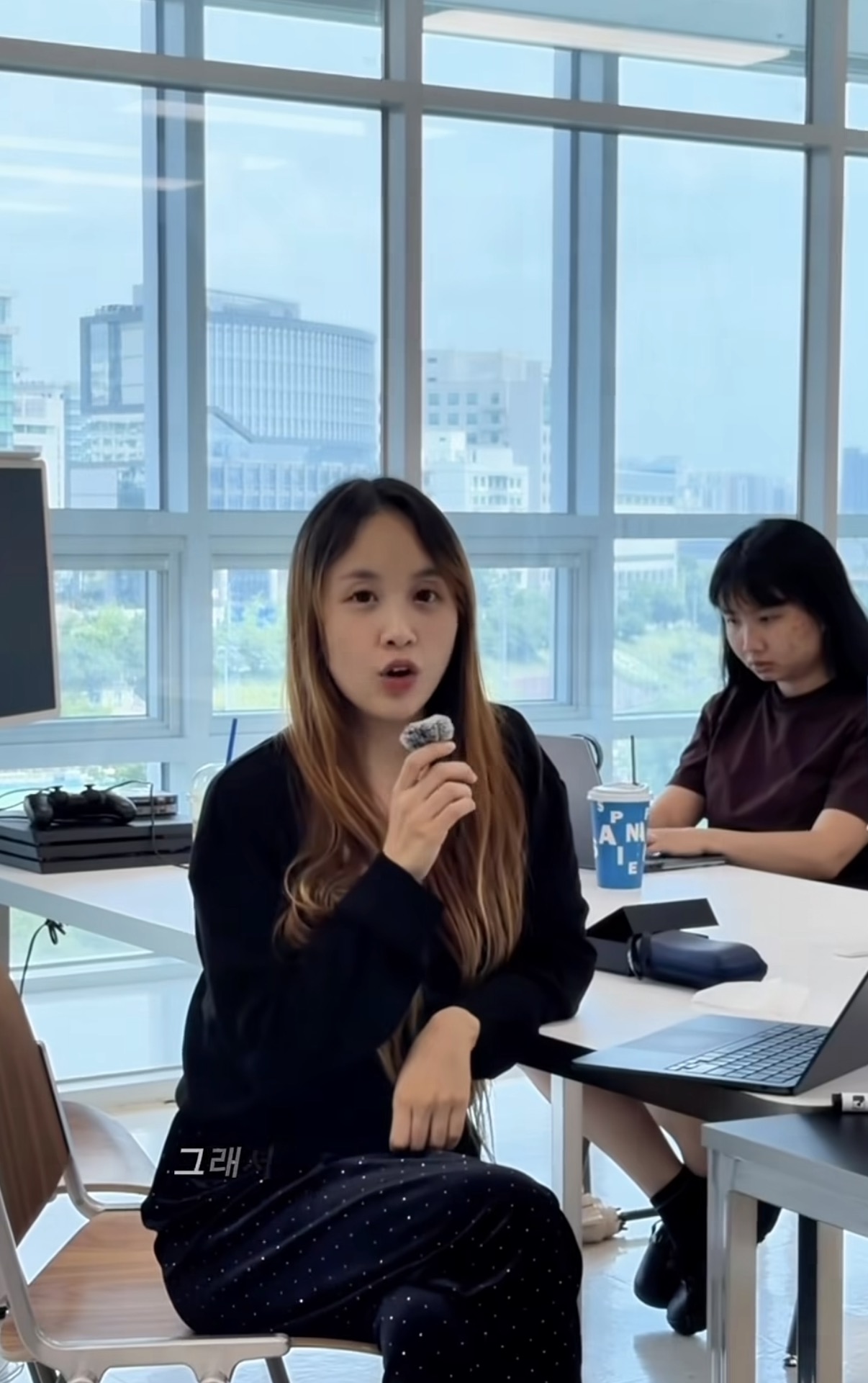 캠페인 회의 중인 Vively 팀
